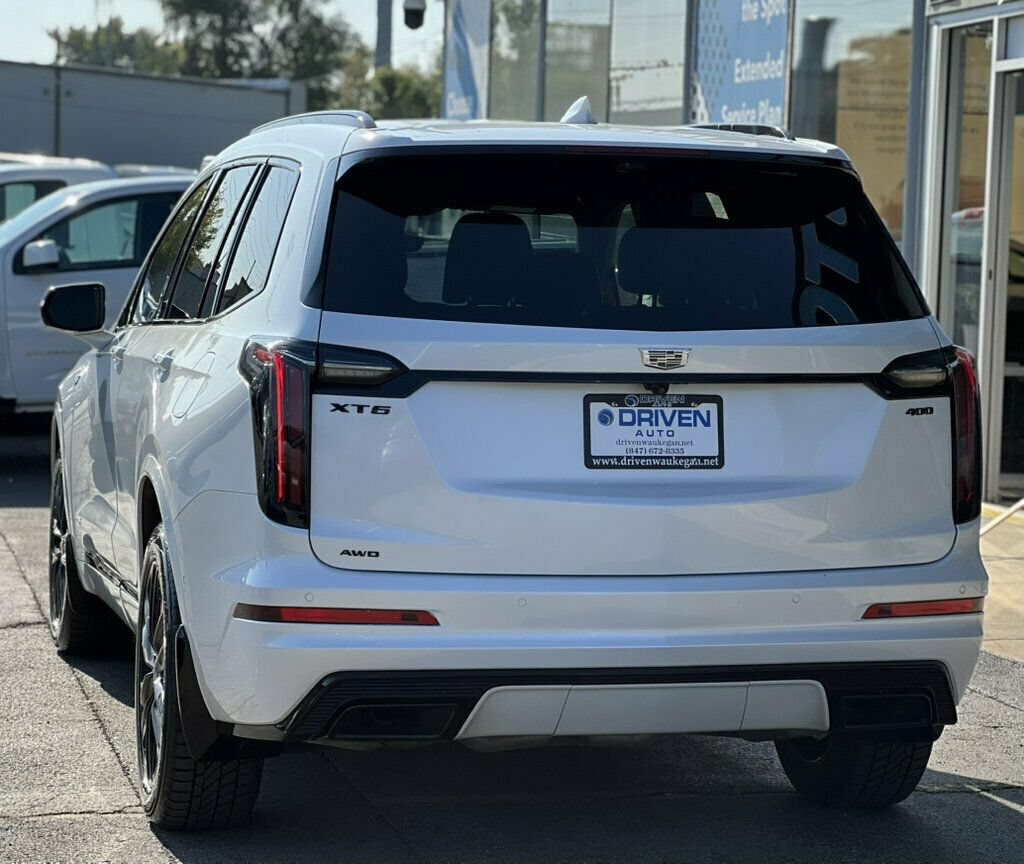 Used 2022 Cadillac XT6 Sport w/ Technology Package AWD/4WD image 3