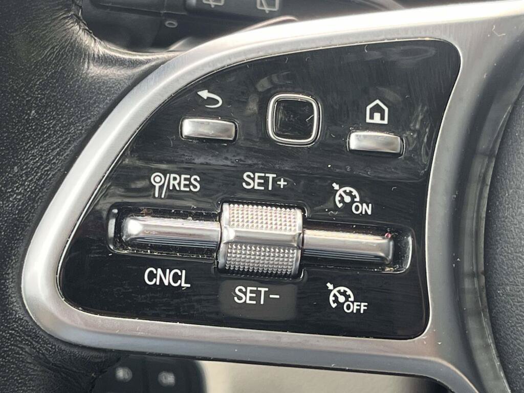 Certified 2023 Mercedes-Benz GLB 250 4MATIC w/ Premium Package image 33