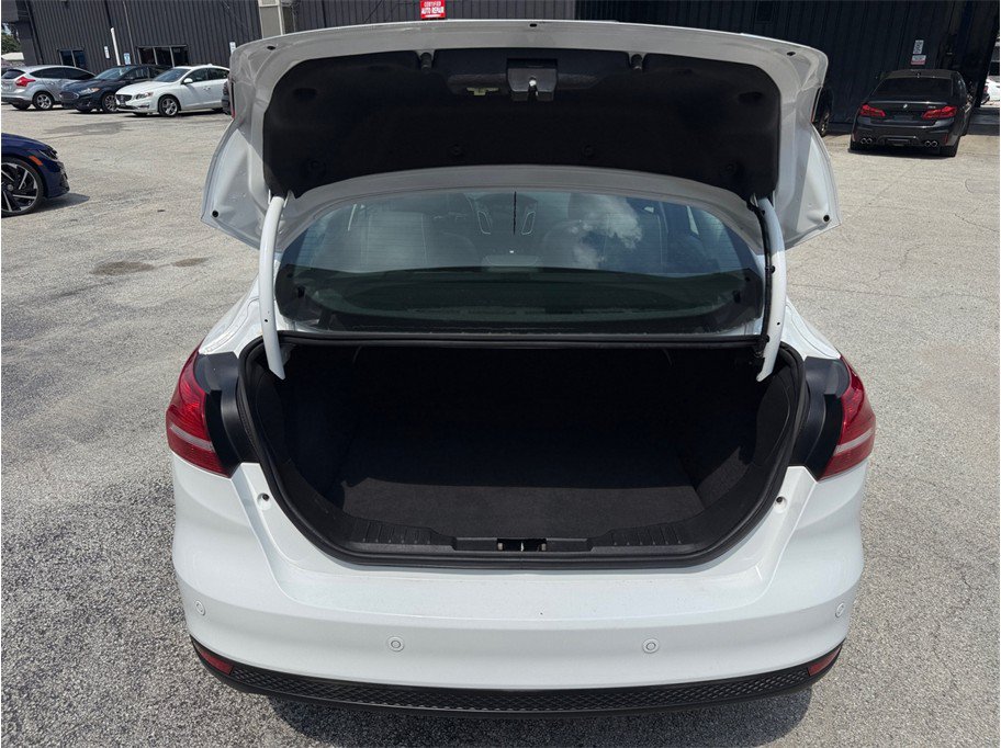 Used 2016 Ford Focus SE w/ Equipment Group 201A FWD image 40