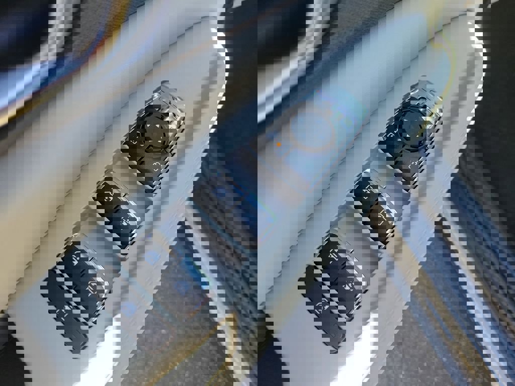 New 2026 Kia Carnival EX FWD image 21