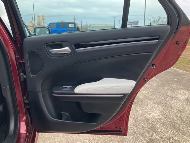 Used 2019 Chrysler 300 S w/ Safetytec Plus Group image 16
