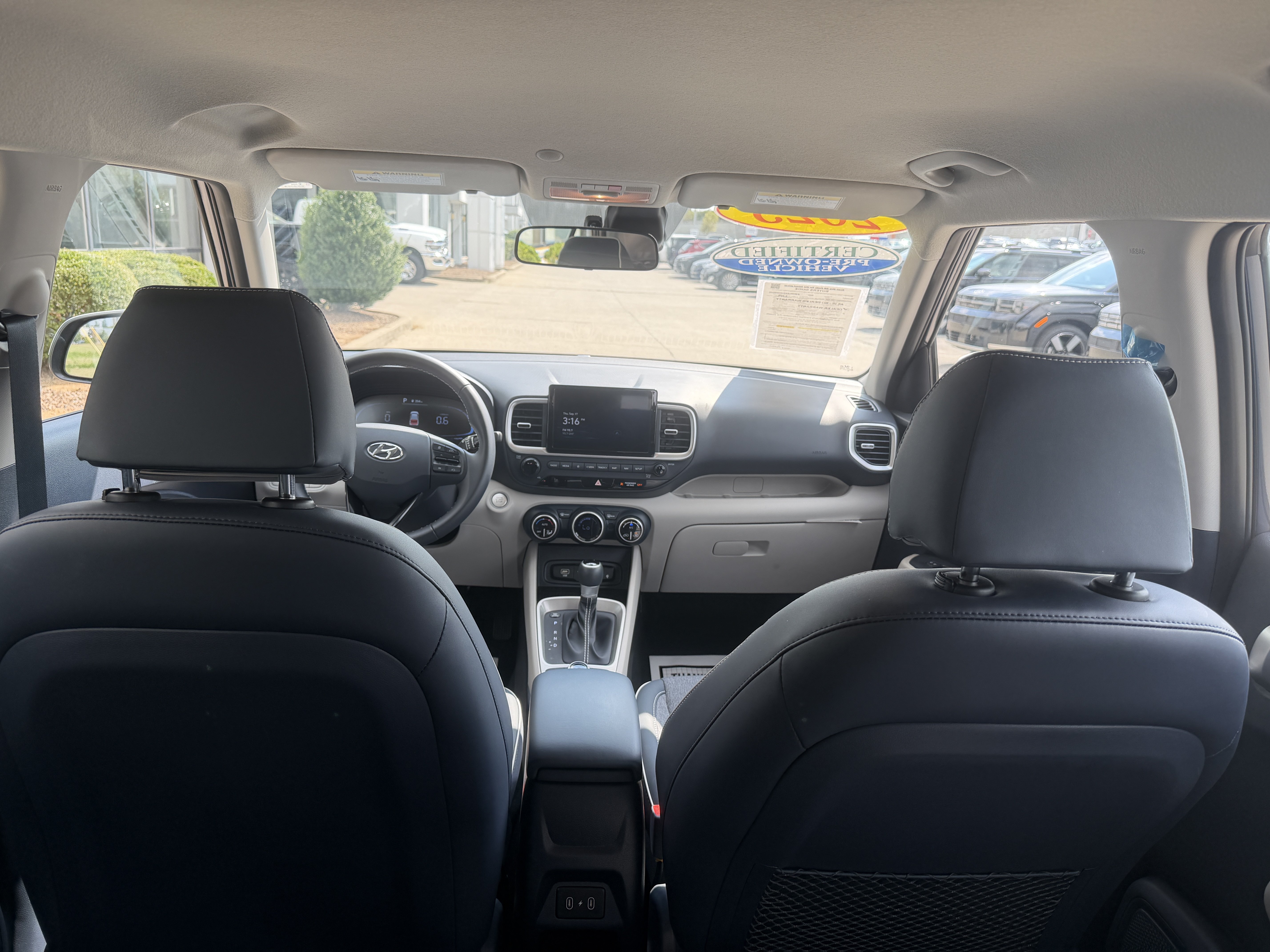 Certified 2025 Hyundai Venue Limited FWD image 11