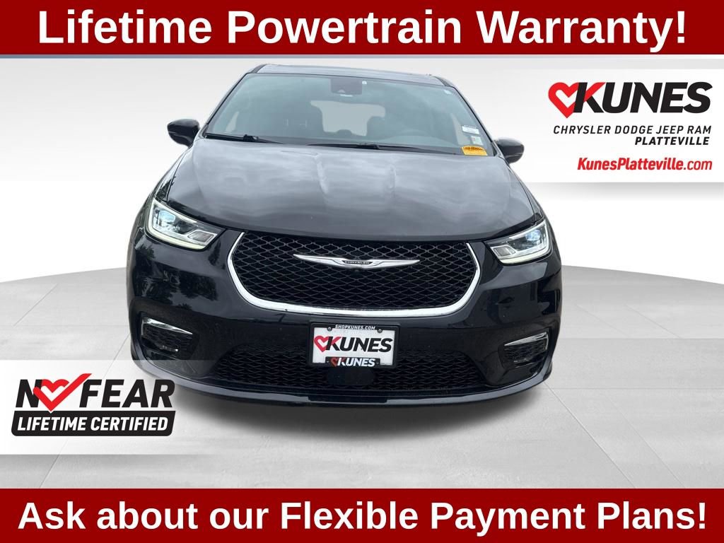 Used 2025 Chrysler Pacifica Select AWD/4WD image 3