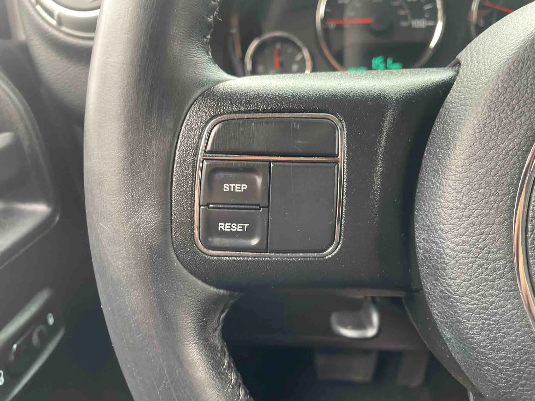 Used 2018 Jeep Wrangler Unlimited Sahara image 28