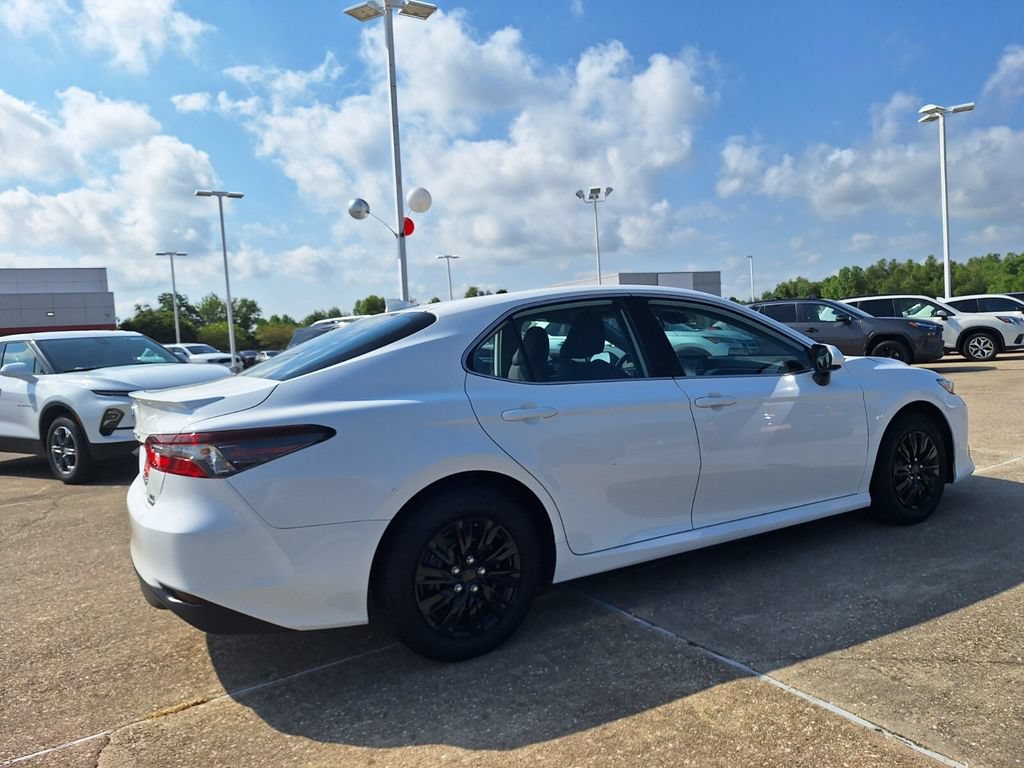 Used 2024 Toyota Camry LE FWD image 5