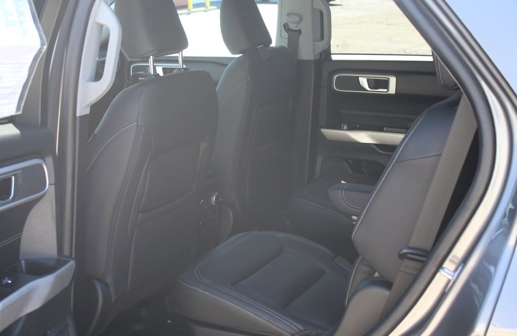 Used 2022 Ford Explorer XLT w/ Class IV Trailer Tow Package AWD/4WD image 18