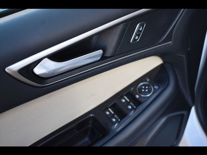 Used 2016 Ford Edge SEL image 18