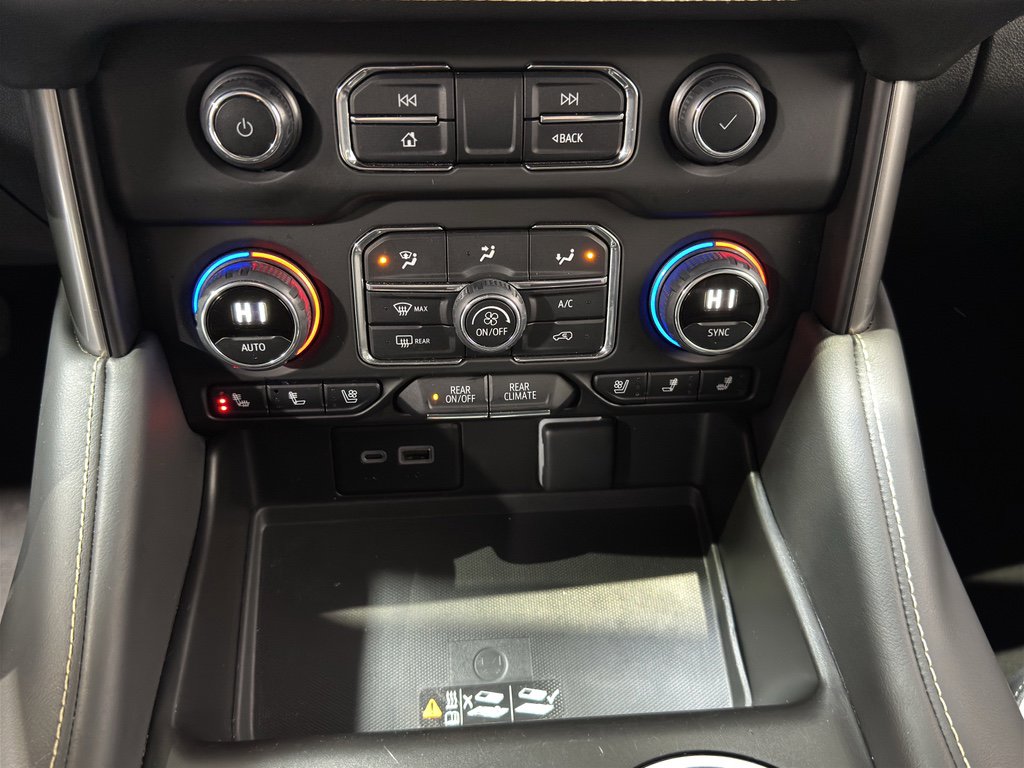 Used 2024 Chevrolet Suburban Premier image 31