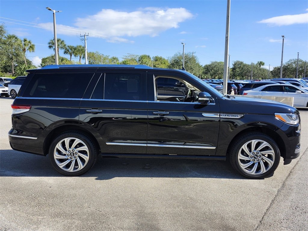 Certified 2022 Lincoln Navigator Reserve image 11