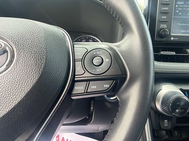 Used 2020 Toyota RAV4 XLE Premium FWD image 29