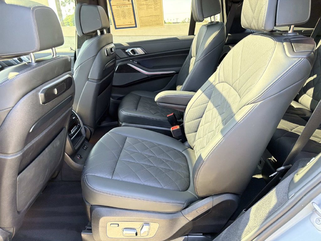 Used 2024 BMW X7 xDrive40i w/ M Sport Package AWD/4WD image 14