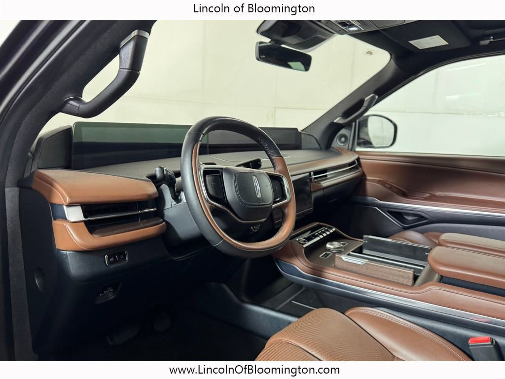 Certified 2025 Lincoln Navigator Reserve AWD/4WD image 36