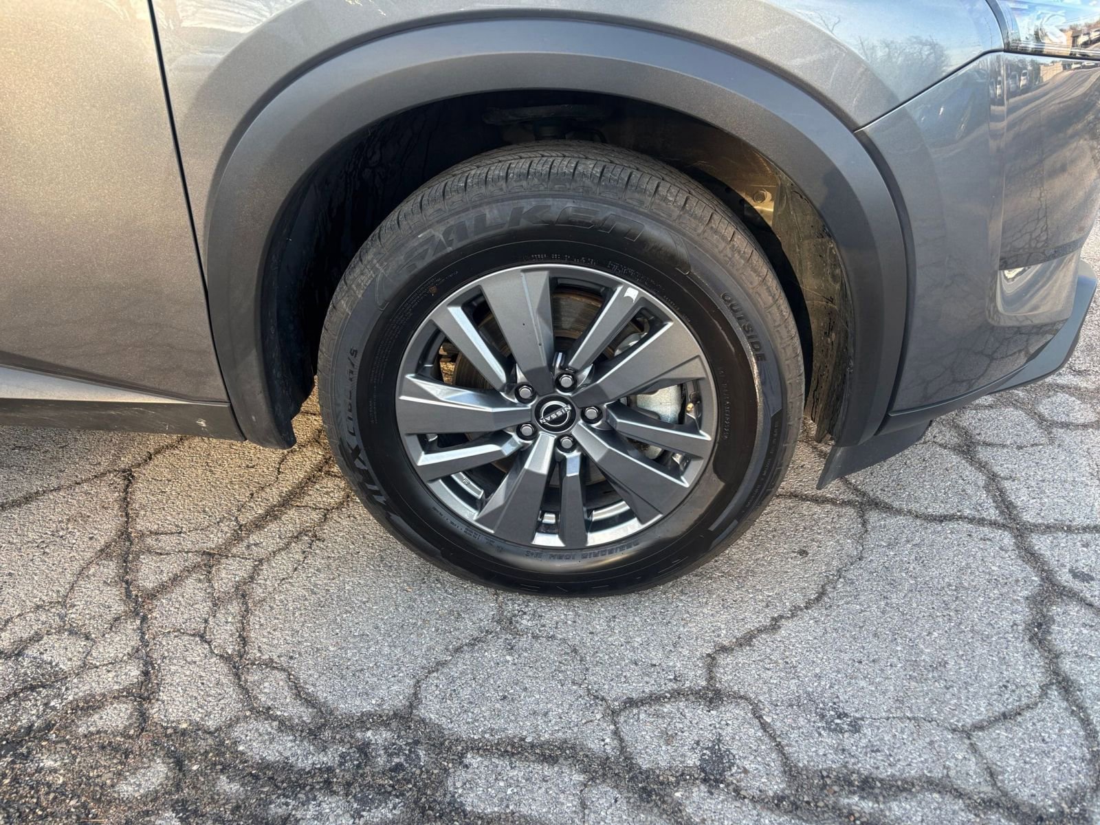 Used 2025 Nissan Pathfinder SV image 31