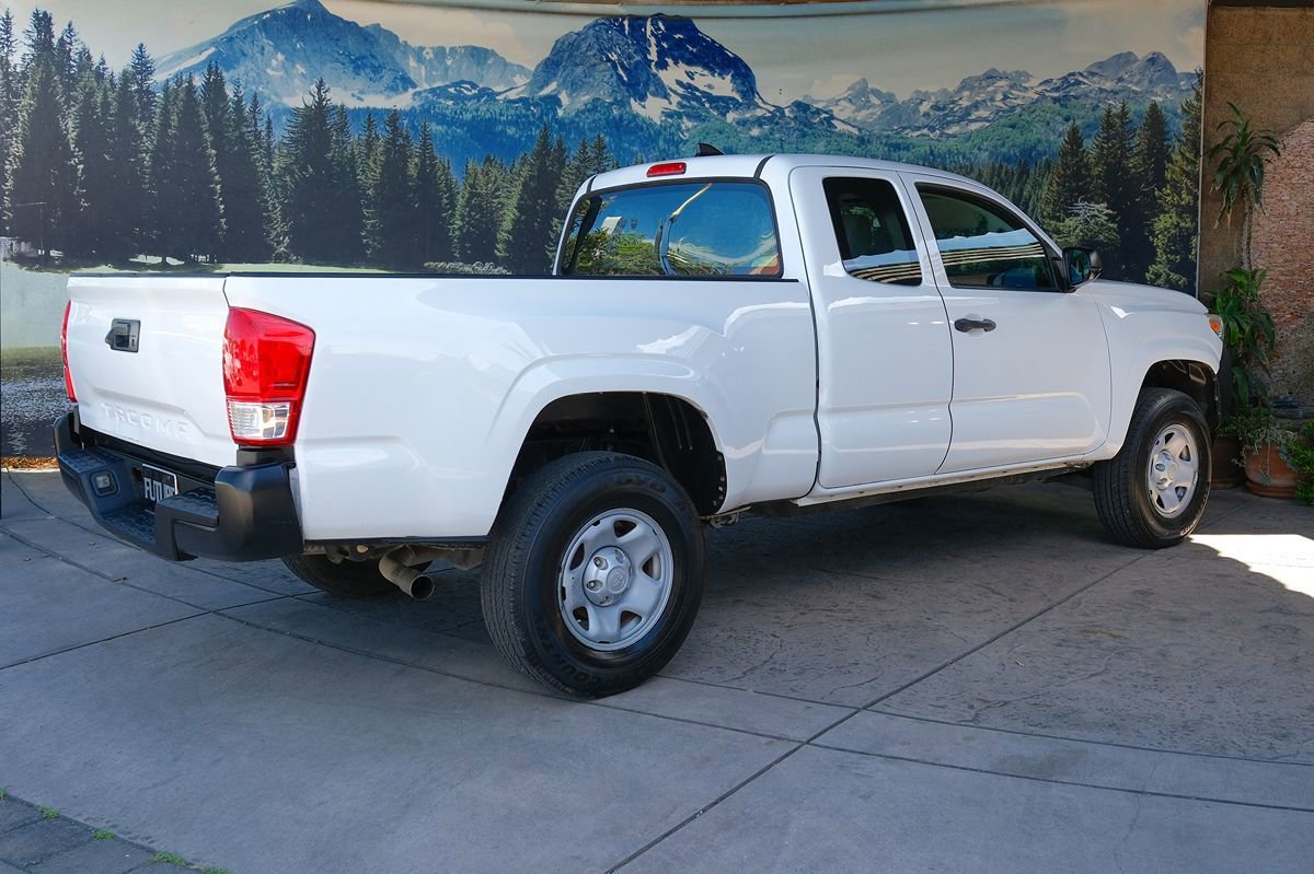 Used 2017 Toyota Tacoma SR RWD image 6