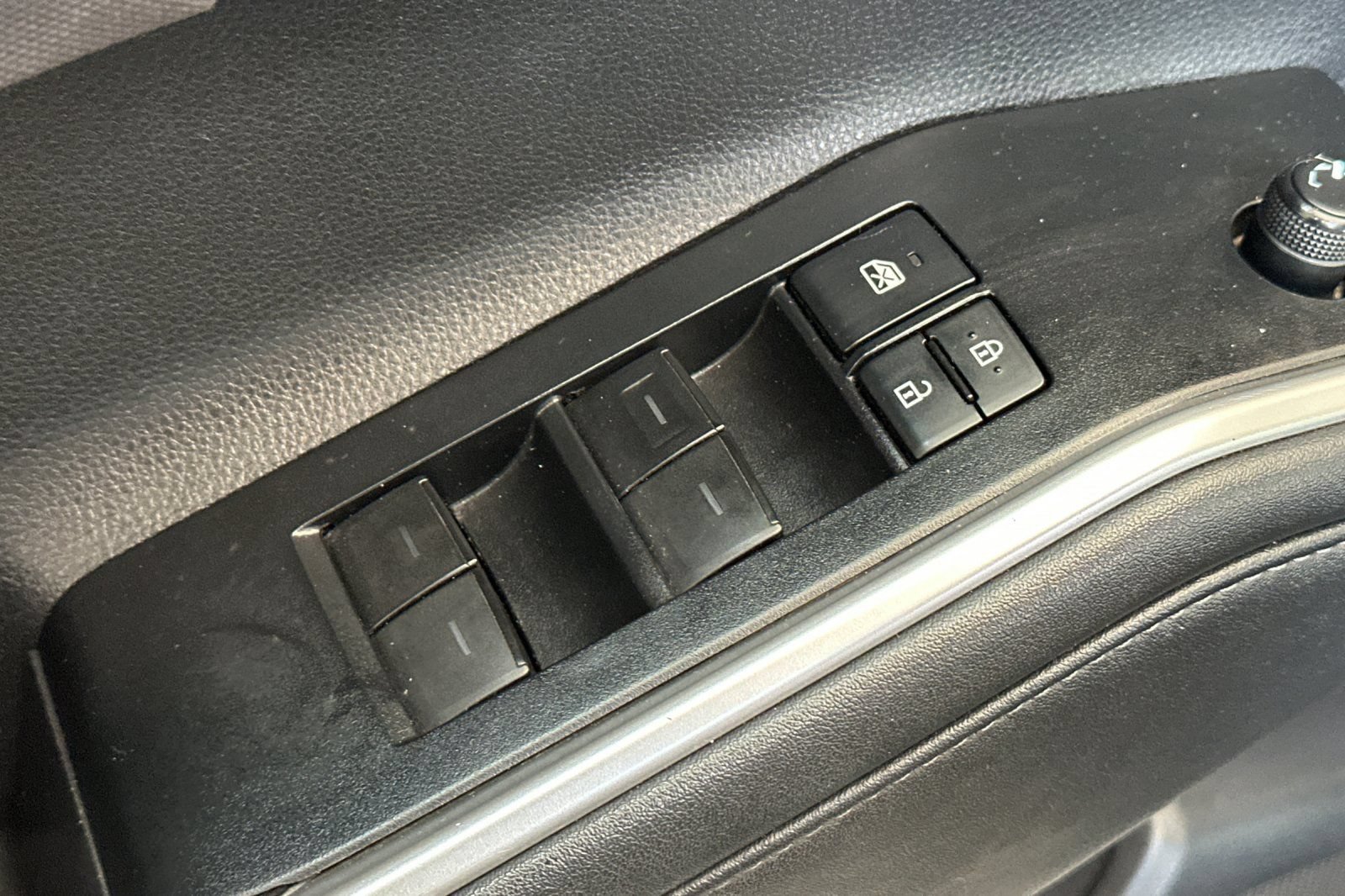 Used 2021 Toyota Highlander L FWD image 12