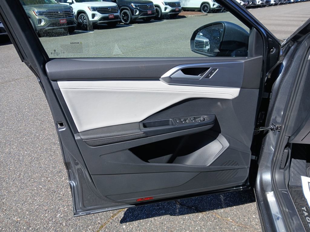 New 2026 Volkswagen Taos SE image 10