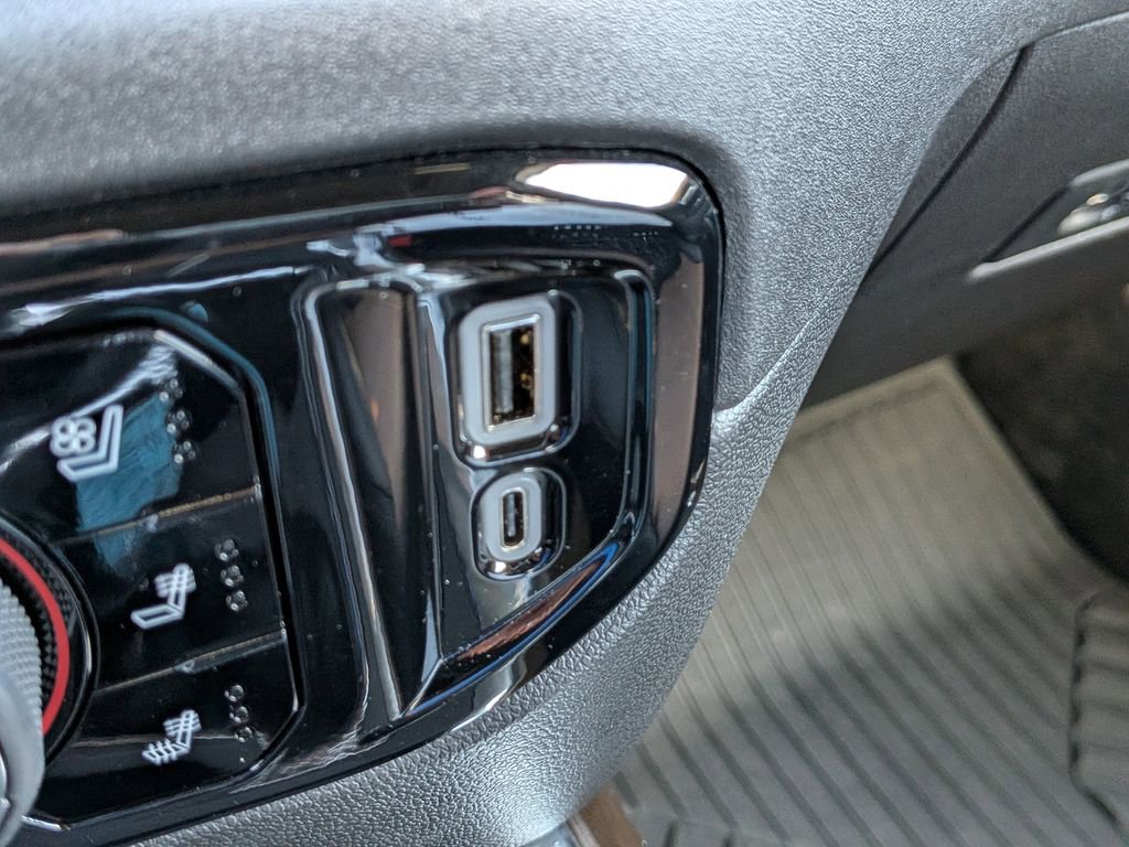 Used 2025 Chevrolet Silverado 1500 High Country w/ Technology Package image 24