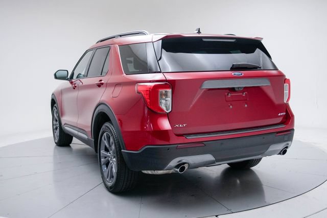 Used 2024 Ford Explorer XLT w/ Equipment Group 202A AWD/4WD image 14