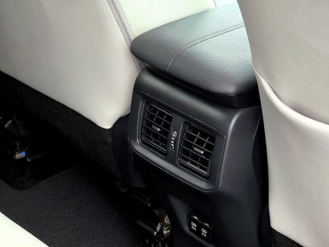 Used 2019 Toyota RAV4 Limited image 32