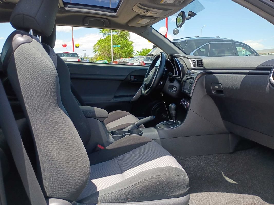 Used 2015 Scion tC FWD image 9