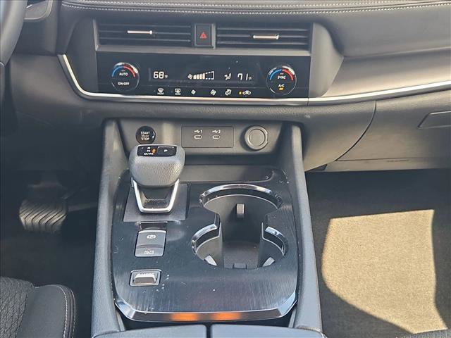 Used 2025 Nissan Rogue SV image 14