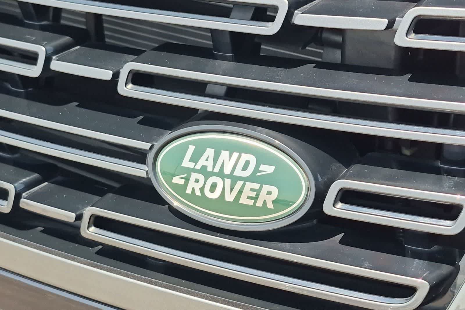 Certified 2025 Land Rover Range Rover SE AWD/4WD image 11