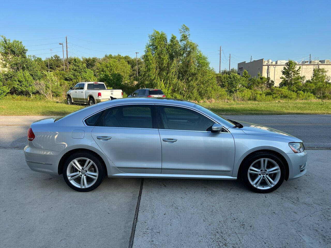 Used 2013 Volkswagen Passat TDI SE FWD image 5