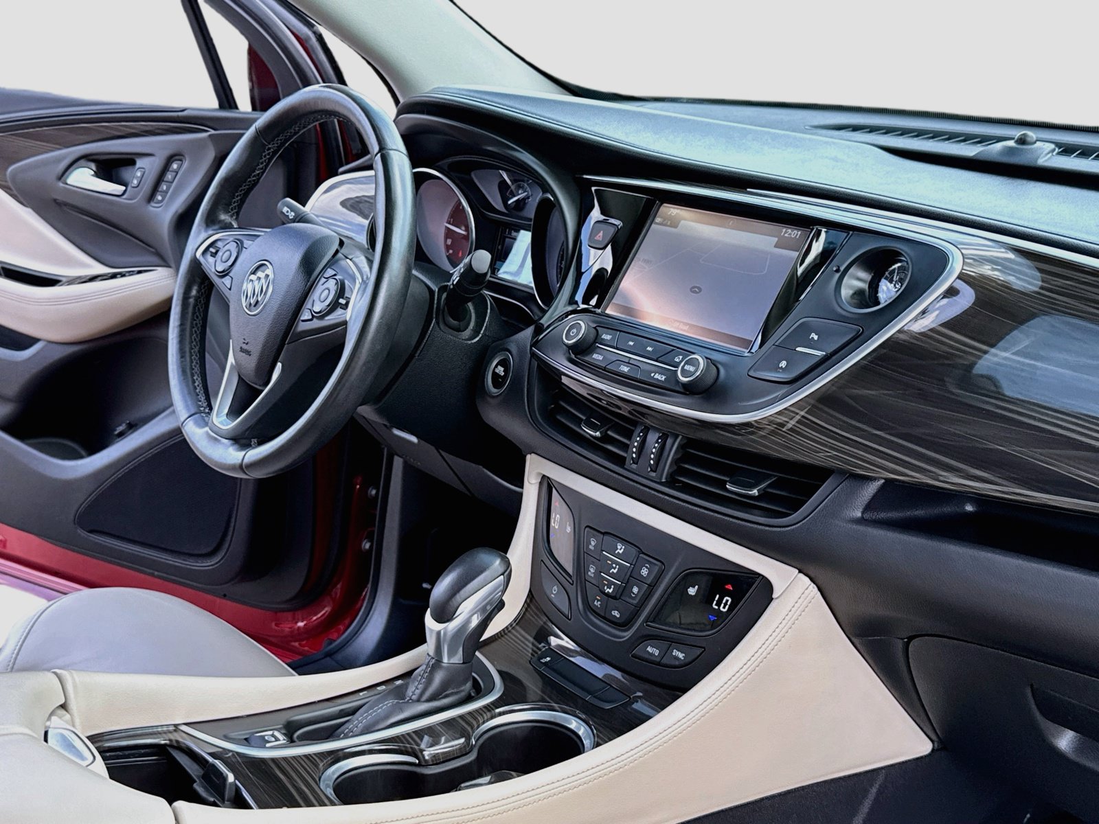 Used 2019 Buick Envision Essence w/ LPO, Cargo Package FWD image 17
