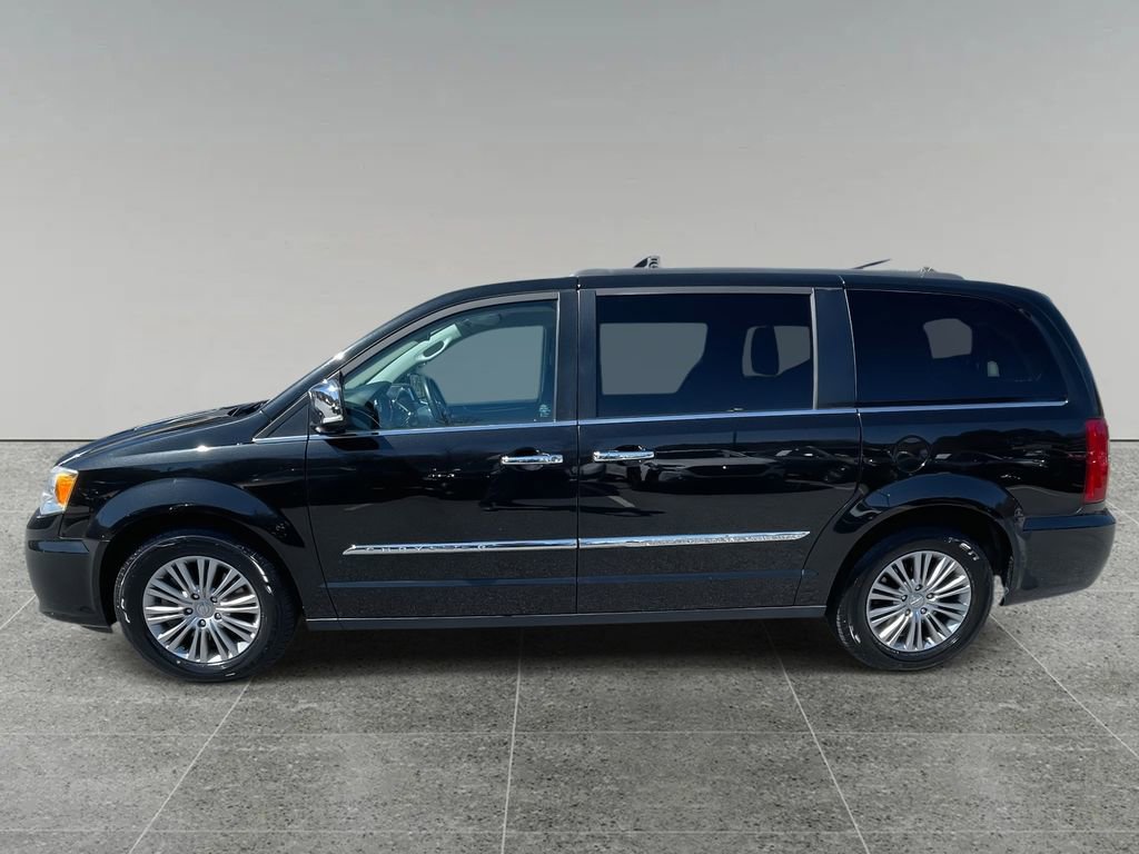 Used 2014 Chrysler Town & Country Touring-L w/ Driver Convenience Group image 2
