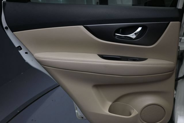 Used 2015 Nissan Rogue SV w/ SV Premium Package FWD image 22