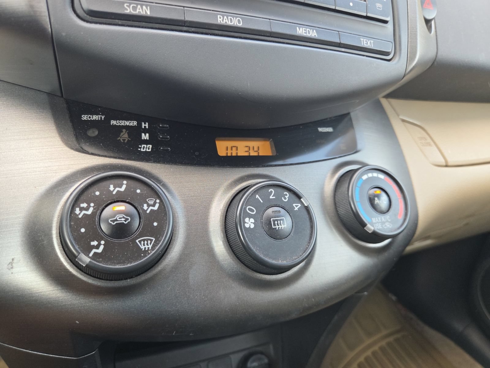 Used 2012 Toyota RAV4 4WD w/ Value Pkg image 19