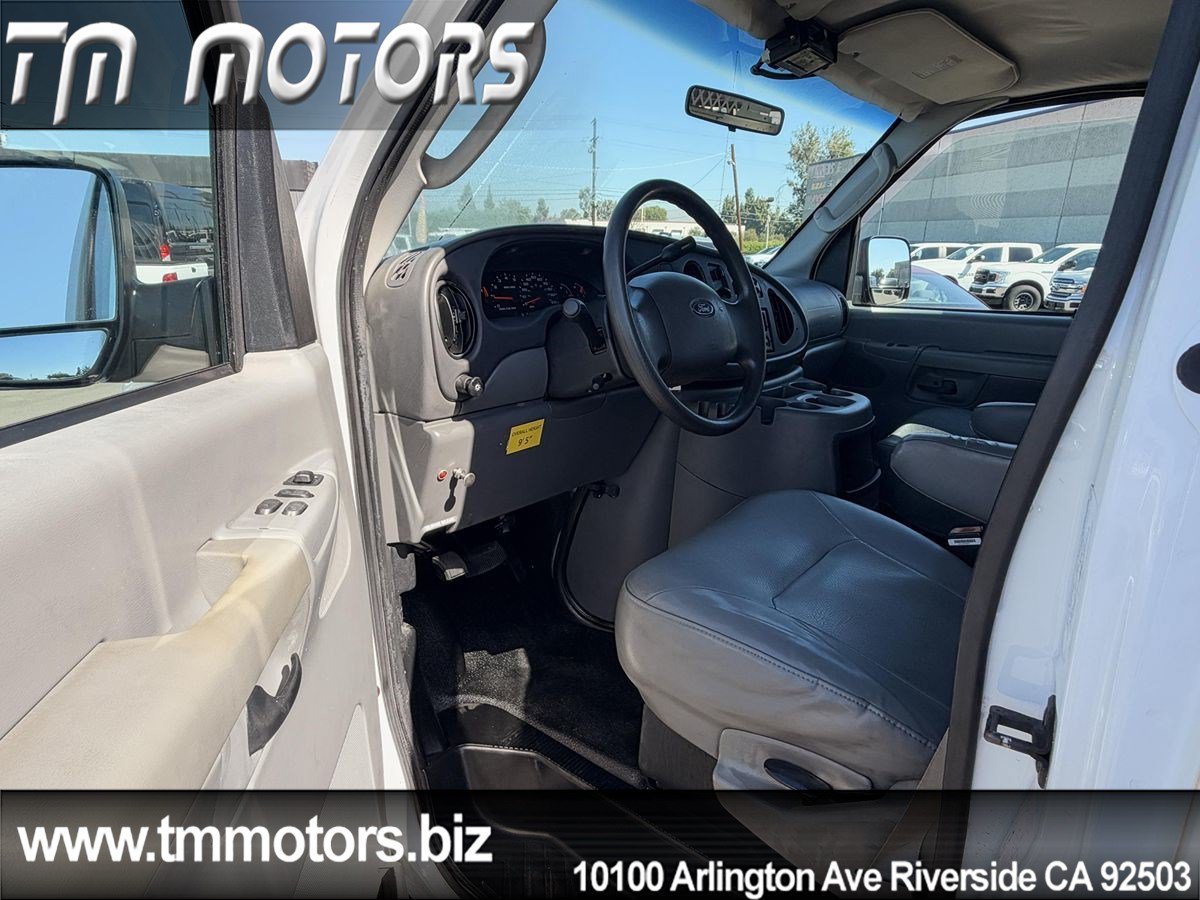 Used 2004 Ford E-350 and Econoline 350 Extended Super Duty RWD image 6