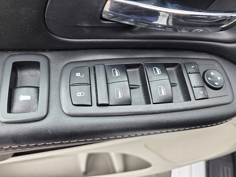 Used 2019 Dodge Grand Caravan SXT FWD image 13