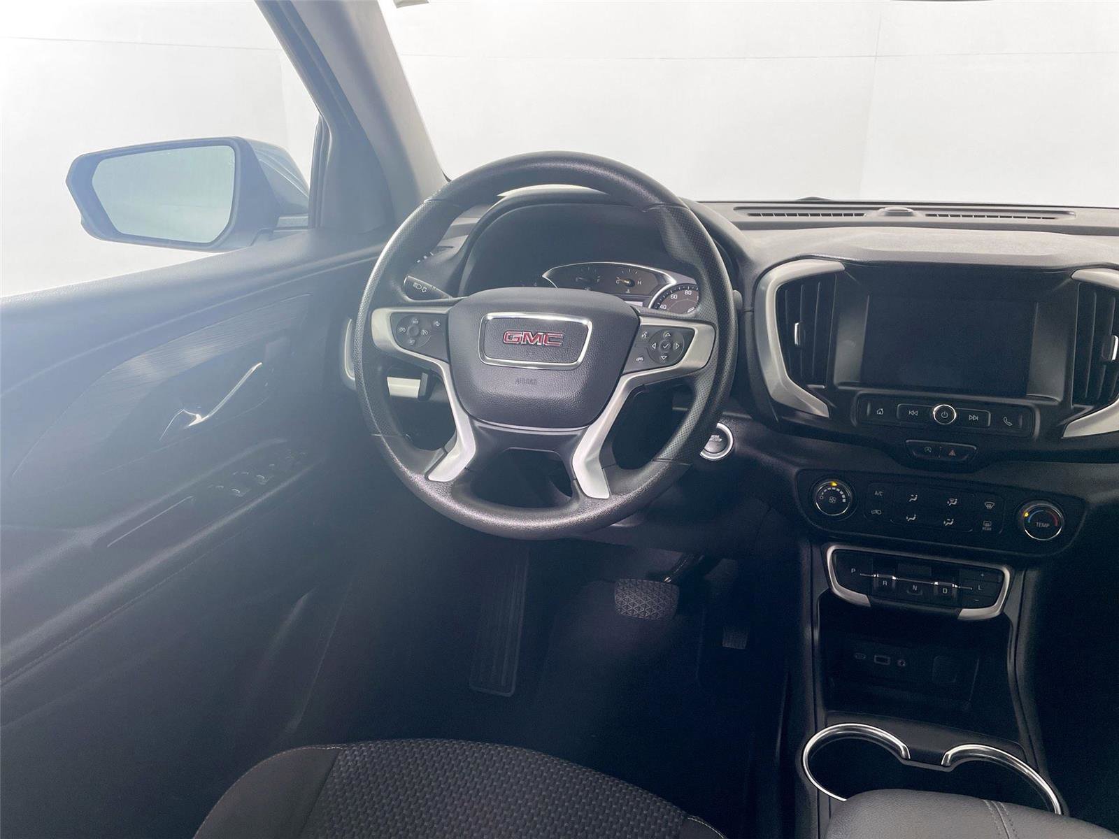 Used 2024 GMC Terrain SLE AWD/4WD image 2
