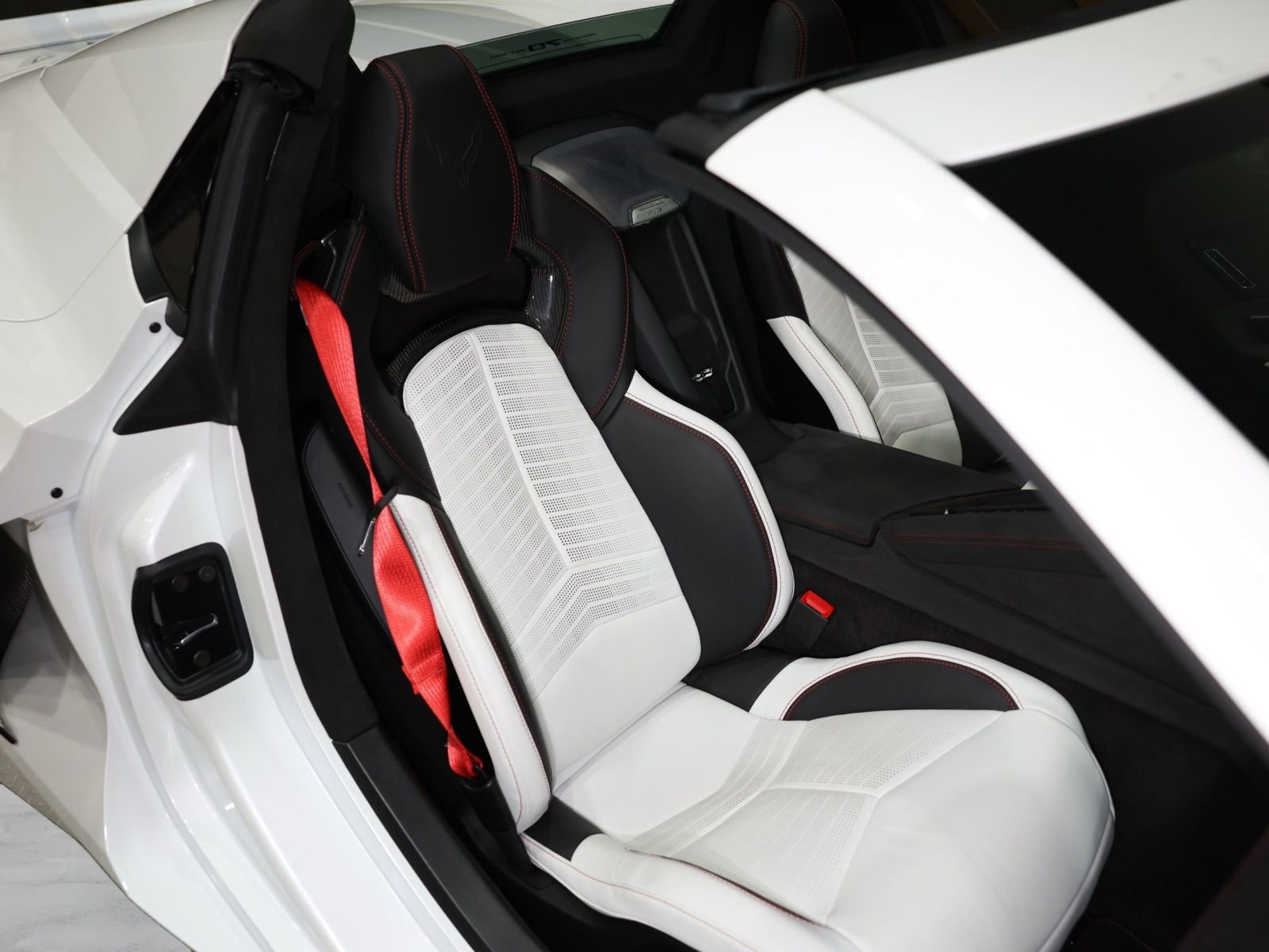 Used 2023 Chevrolet Corvette Stingray Premium Conv w/ Z51 Performance Package RWD image 34