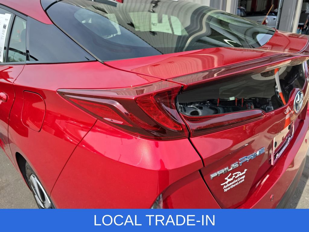 Used 2017 Toyota Prius Prime Advanced w/ Carpet Mat Package image 13