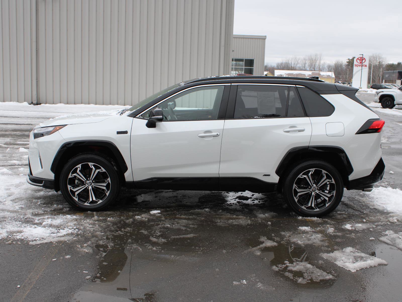 Used 2023 Toyota RAV4 XSE w/ Weather Package AWD/4WD image 5