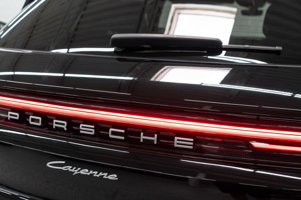Used 2024 Porsche Cayenne AWD/4WD image 47