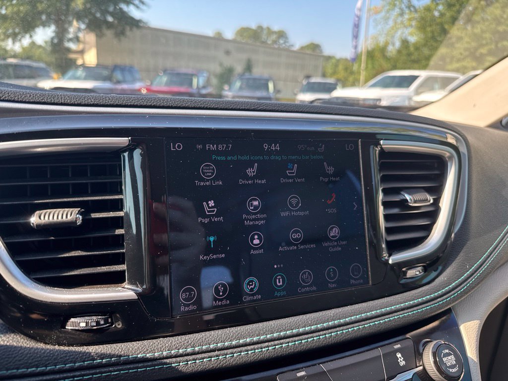 Used 2018 Chrysler Pacifica Limited FWD image 19