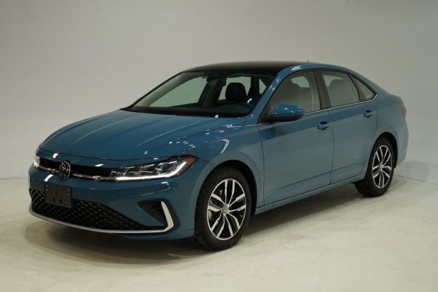Used 2025 Volkswagen Jetta SE image 3