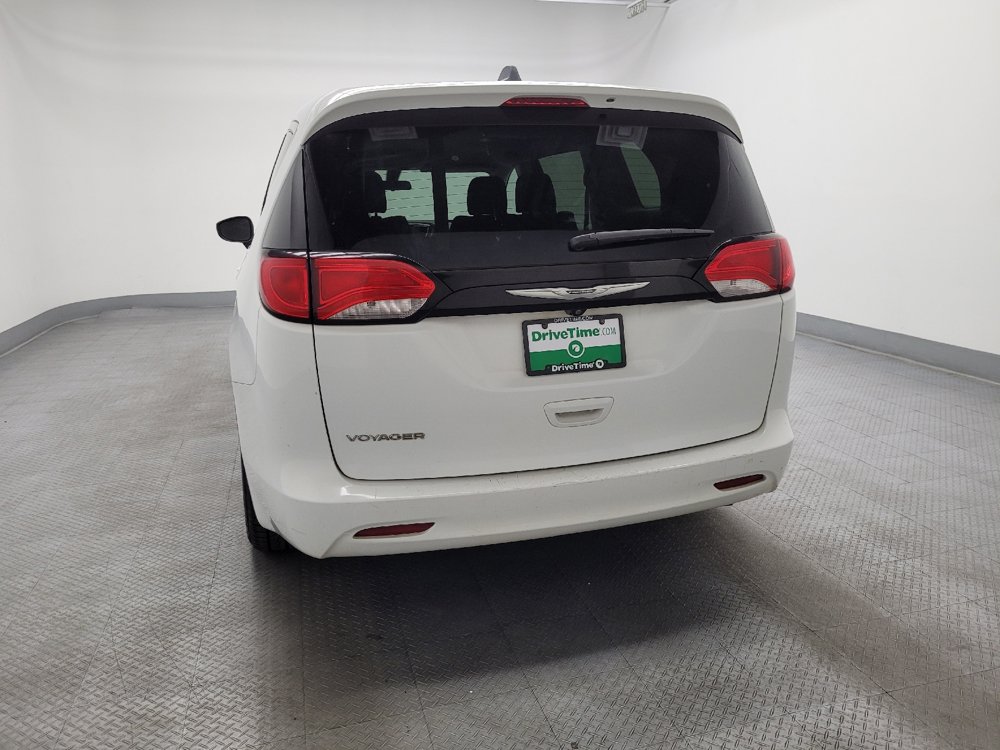 Used 2022 Chrysler Voyager LX FWD image 6
