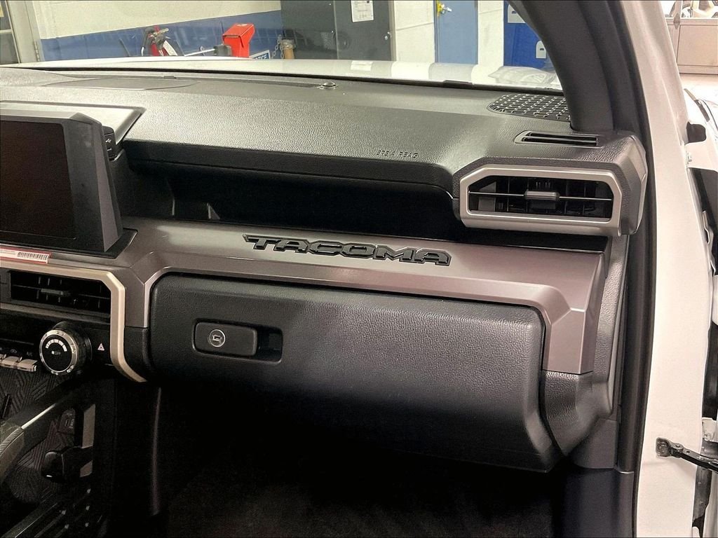 Used 2025 Toyota Tacoma TRD Off-Road AWD/4WD image 13