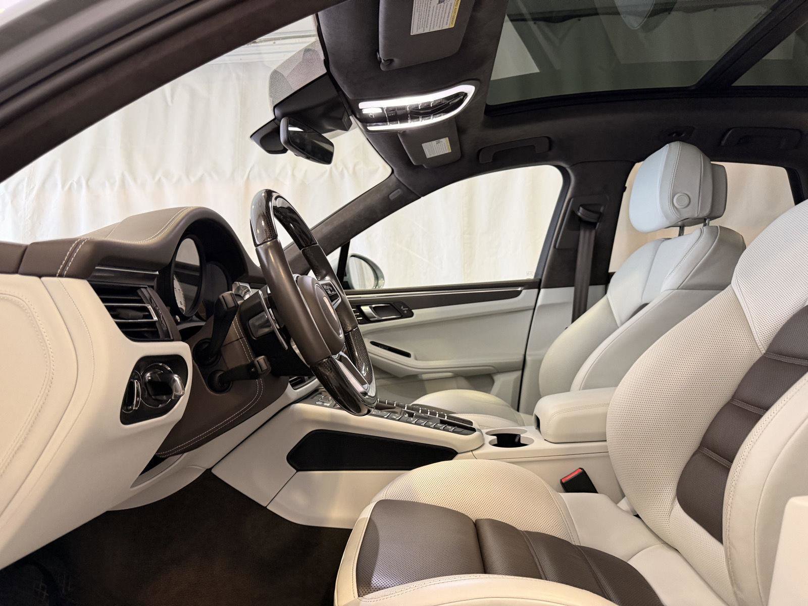 Certified 2020 Porsche Macan Turbo image 5