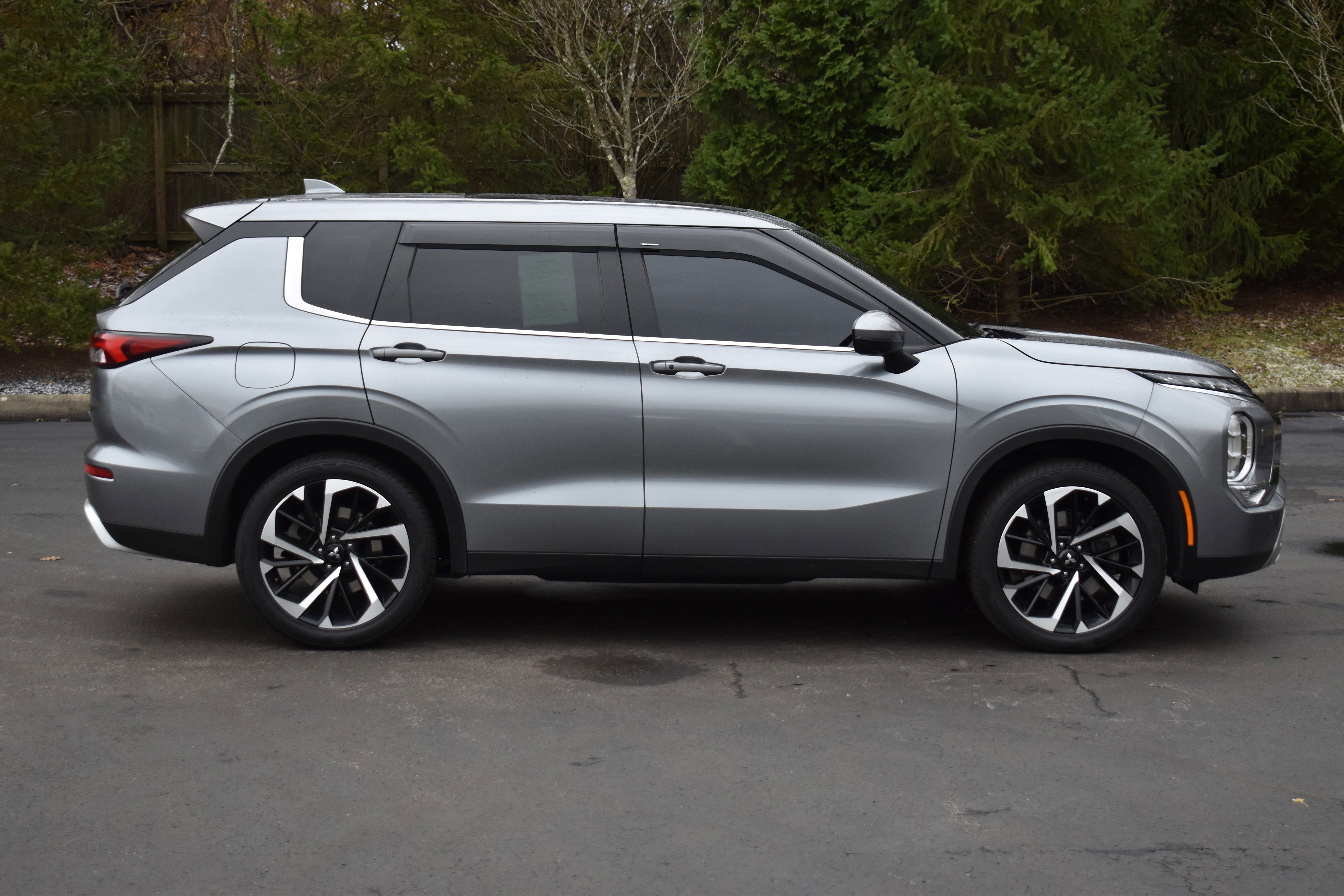 Used 2022 Mitsubishi Outlander SE image 35