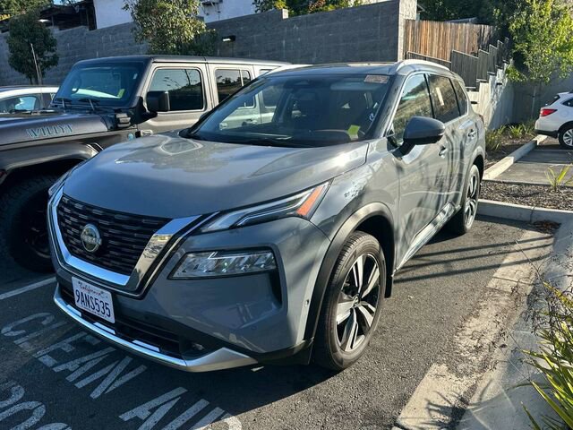 Used 2022 Nissan Rogue Platinum w/ Head-Up Display Package image 2