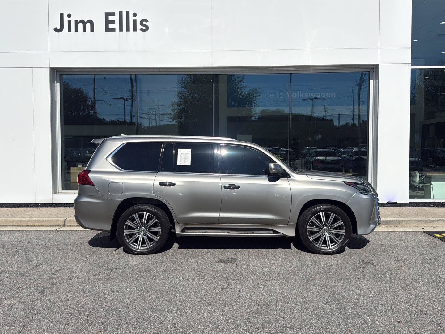 Used 2016 Lexus LX 570 4WD w/ Luxury Package