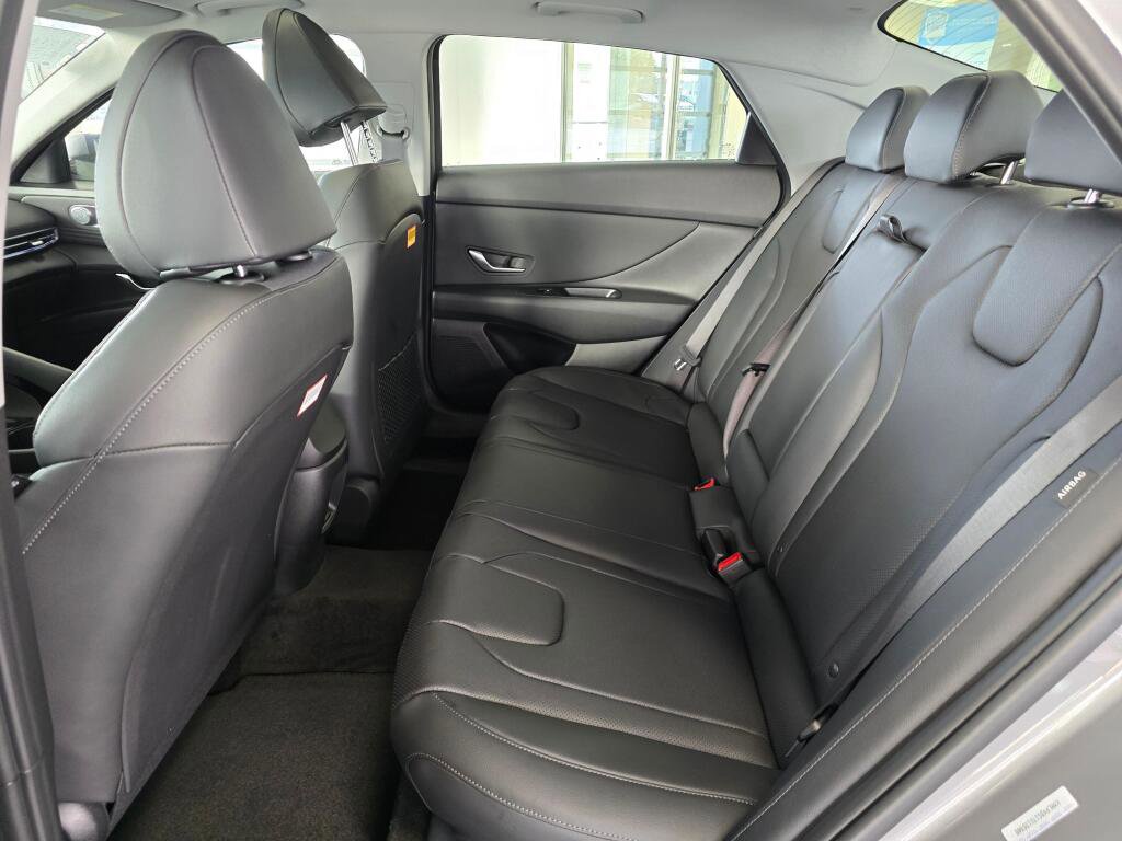 New 2026 Hyundai Elantra Limited image 33