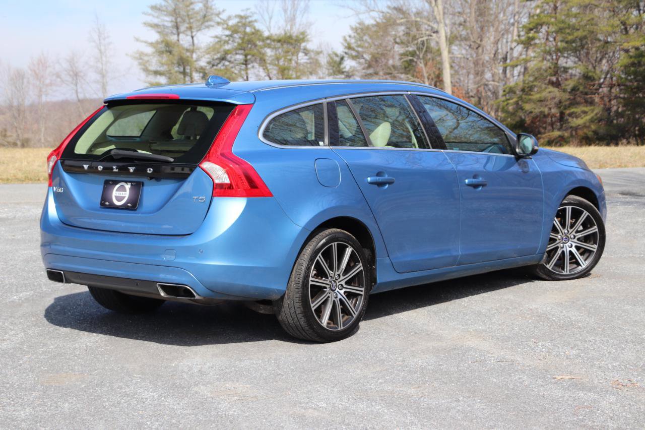 Used 2015 Volvo V60 T5 Platinum image 3