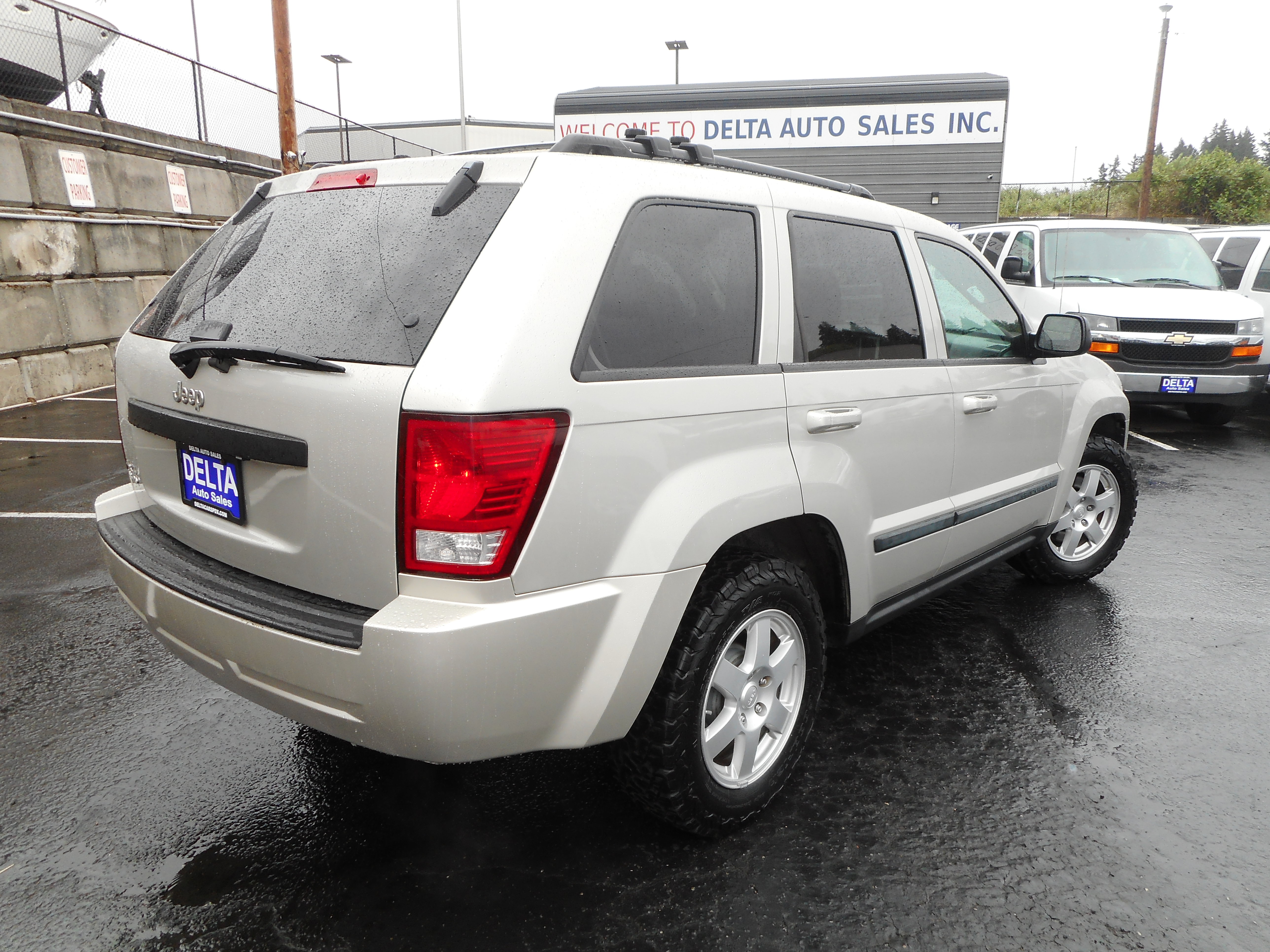 Used 2009 Jeep Grand Cherokee Laredo AWD/4WD image 9