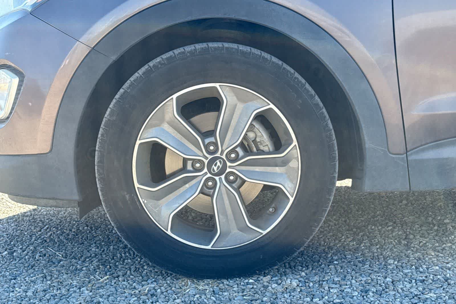 Used 2014 Hyundai Santa Fe GLS FWD image 12